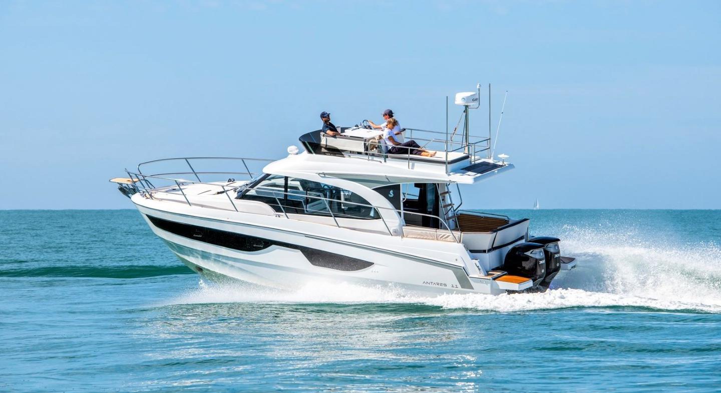 Antares_11_Fly_Exterior_04