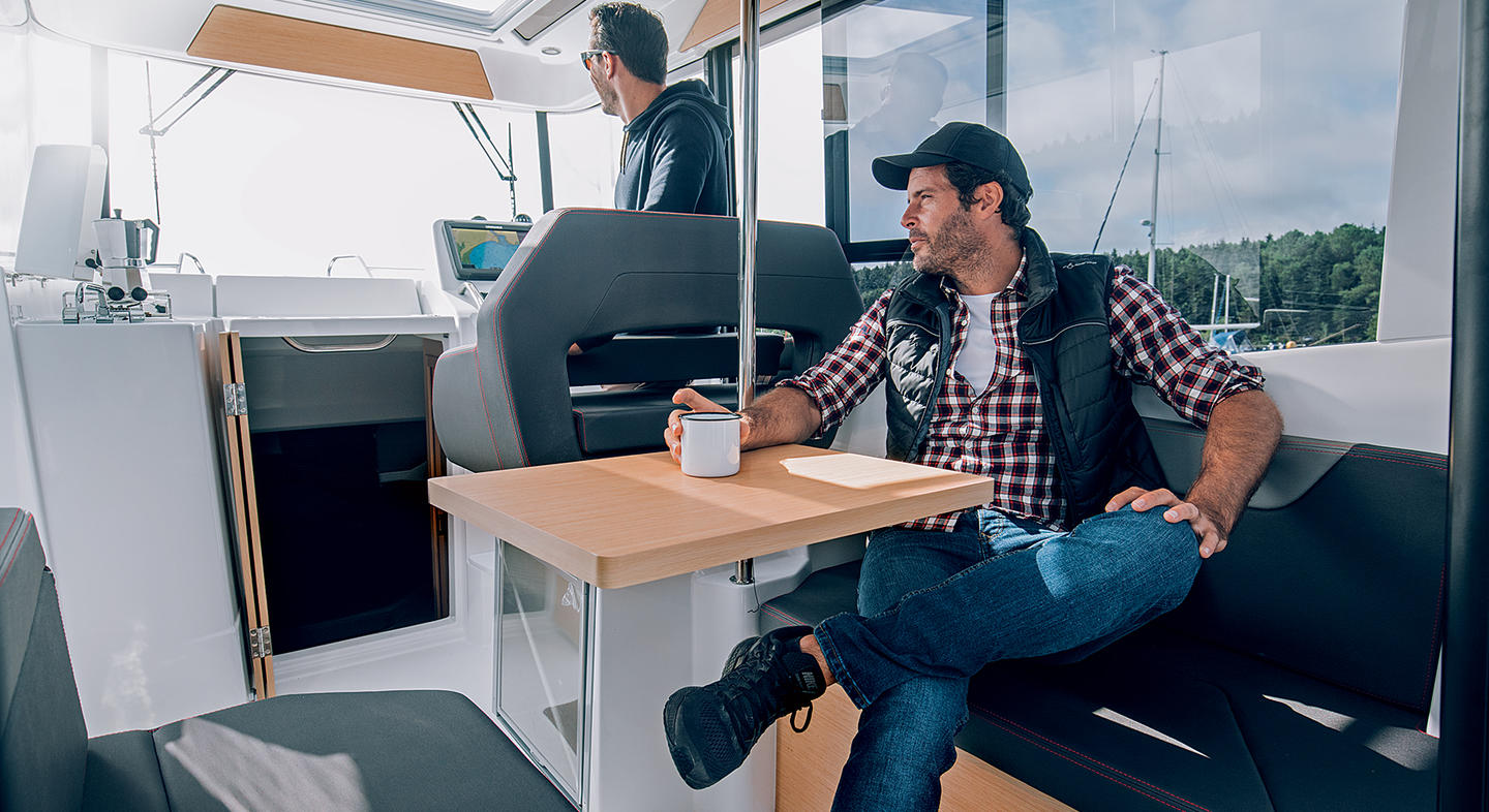 Beneteau Barracuda 9 Interior