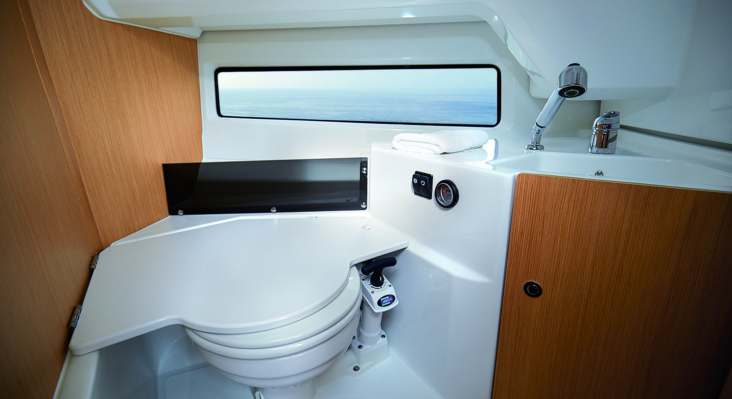 Beneteau Barracuda 9 Interior