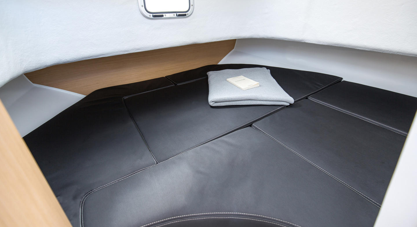 Beneteau Barracuda 7 Interior