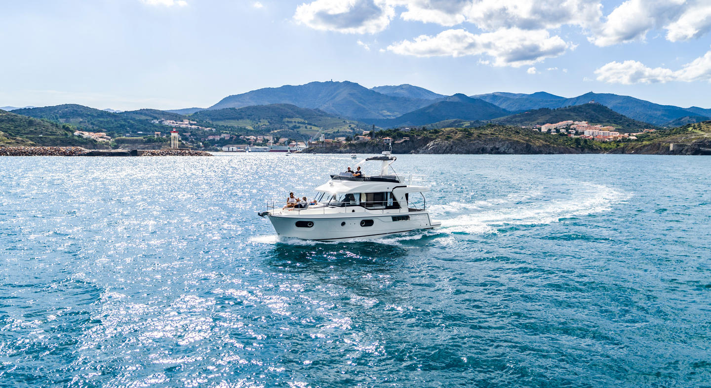 Swift_Trawler_41_Fly_Exterior_03