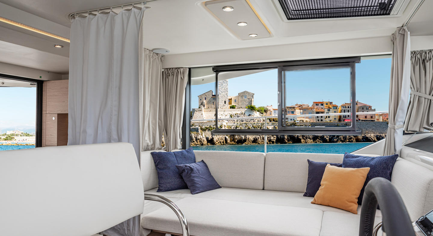 Swift_Trawler_41_Fly_Interior_07