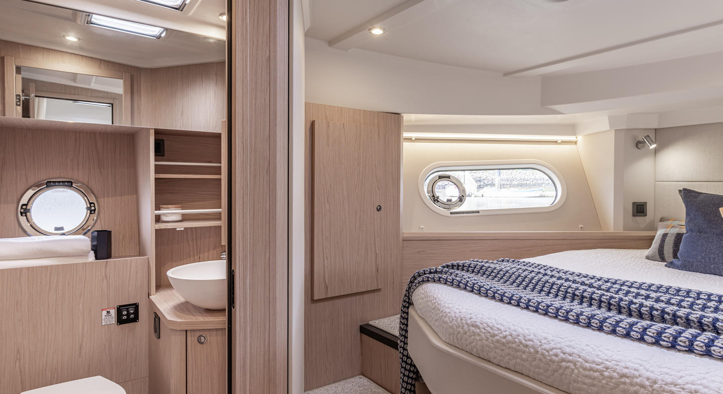 Swift_Trawler_41_Fly_Interior_13