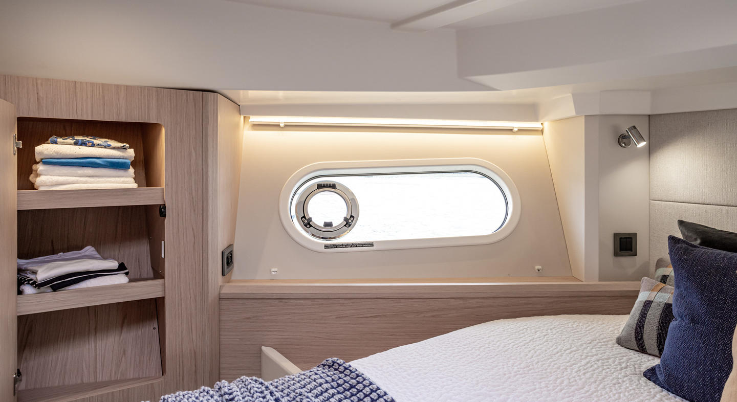 Swift_Trawler_41_Fly_Interior_14