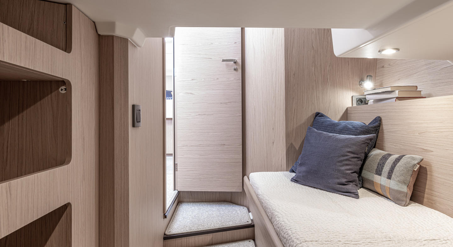 Swift_Trawler_41_Fly_Interior_17