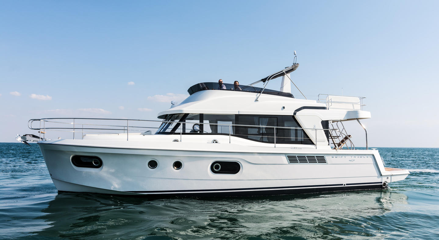 Swift_Trawler_47_Exterior_03